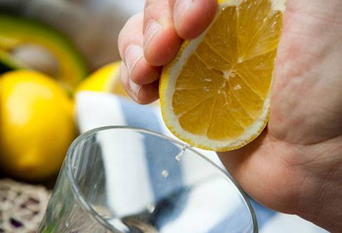 Presser le jus de citron