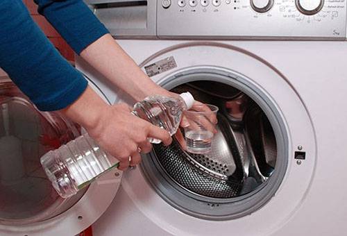 Anti-scale vinegar in a washing machine