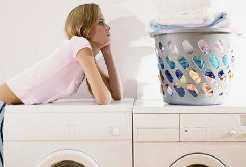 fille et machines à laver