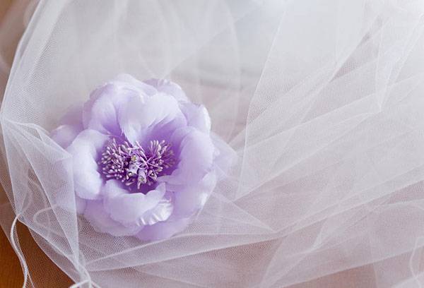 Сватбен тюл с цвете