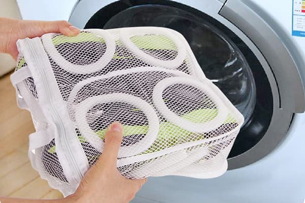 Sporta apavu mazgāšana veļas mašīnā