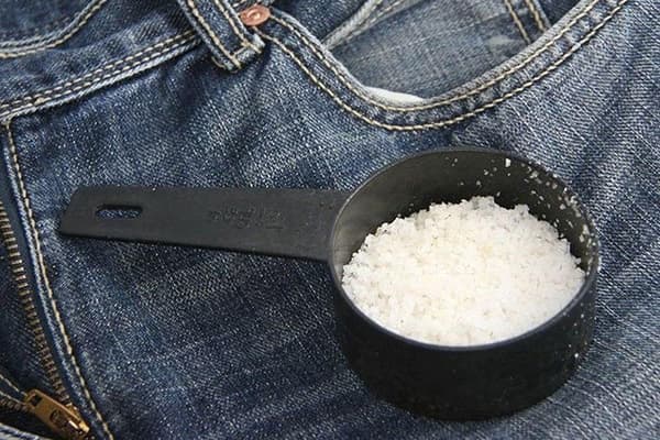 Sól przeciwko zapachowi odzieży