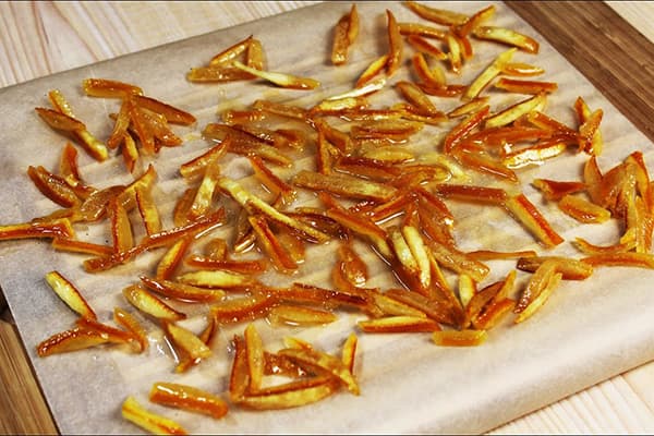 Правене на захаросани мандаринови кори